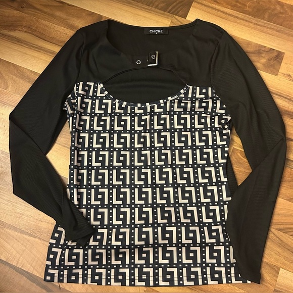 chic Black and White Geometric Women's Top - Picture 4 of 4
